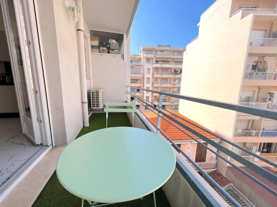 Joli Studio - Studio Neuf Terrasse Clim Wi-Fi 2 Min. Des Plages Antibes Kültér fotó